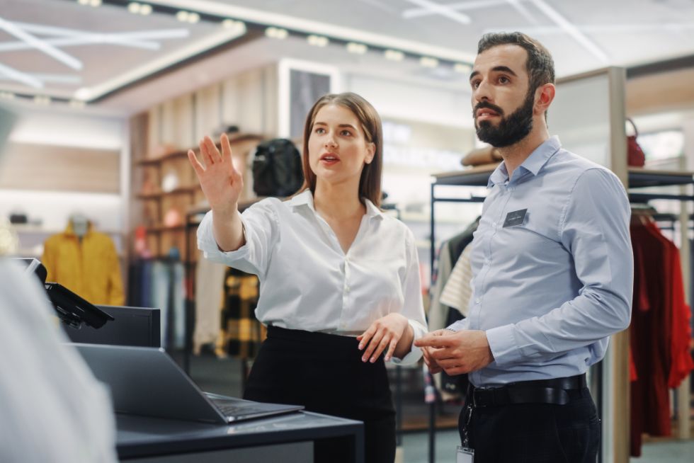 customer-service-retail-public-speaking-1 retail staff communicating confidently